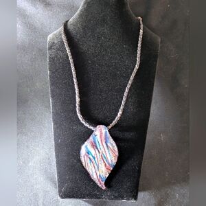 Elegant Multicolor Leaf Pendant Necklace